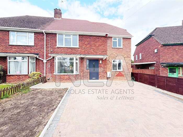 4 Bedroom Semi-Detached House To Rent In Knights Way, Emmer Green, Reading, RG4