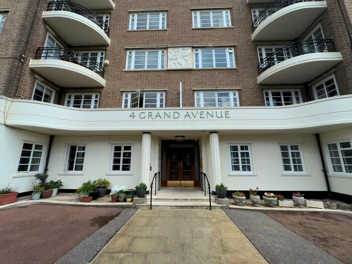 2 Bedroom Flat To Rent In Grand Avenue, BN3