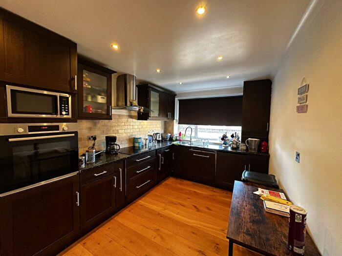 3 Bedroom Flat To Rent In Rectory Road, Beckenham, BR3