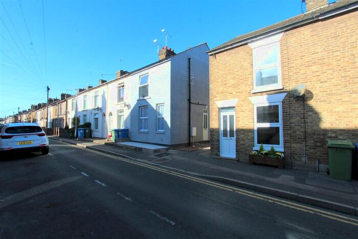 3 Bedroom End Of Terrace House To Rent In William Street, Sittingbourne, ME10