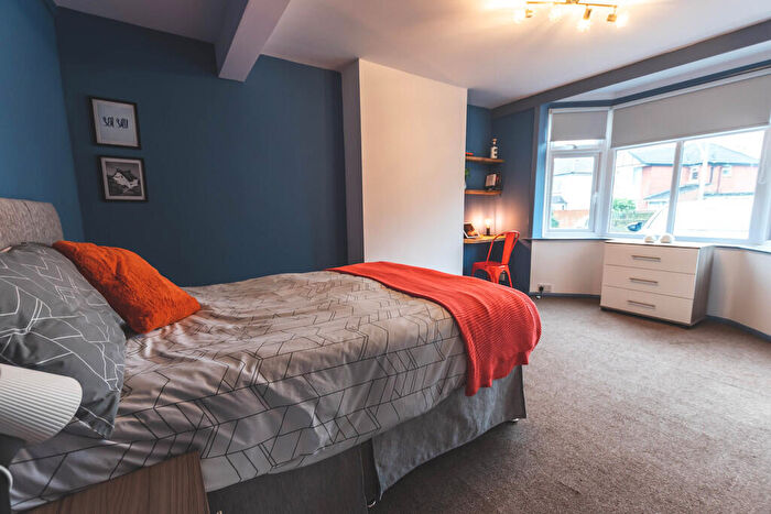 4 Bedroom Semi-Detached House To Rent In Burgess Road, Southampton, SO16