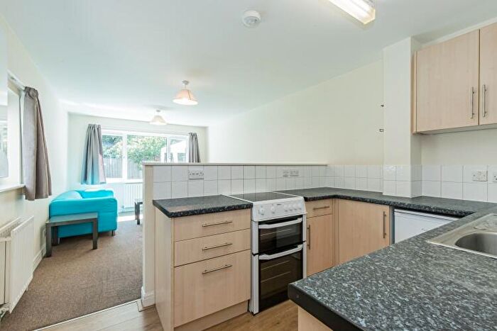 2 Bedroom Apartment To Rent In Collinwood Close, Risinghurst, OX3