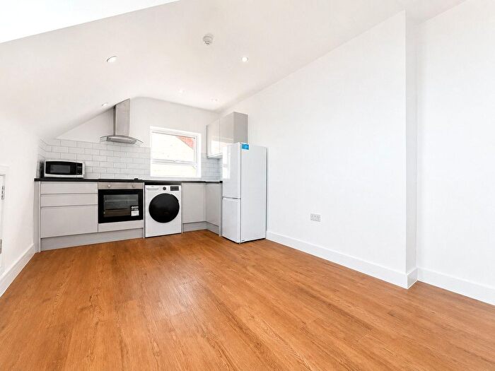 Studio To Rent In Hanworth Road, Hounslow, TW3