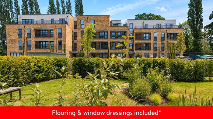 2 Bedroom Apartment For Sale In Oaklands Park, Littleworth Road, Esher, KT10