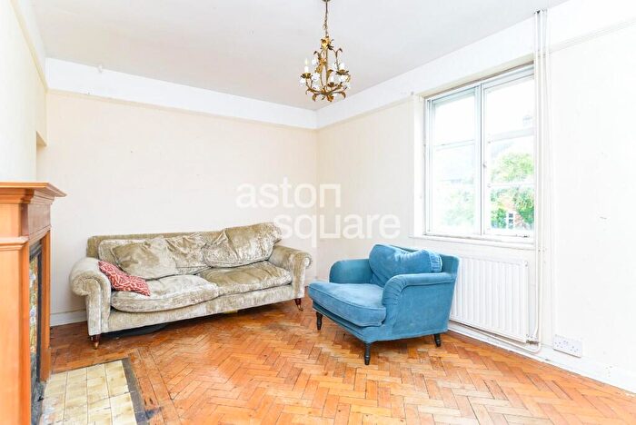 2 Bedroom Flat To Rent In Addison Way, London, NW11