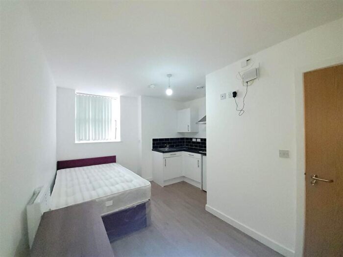 Flat To Rent In Grattan House, Sunbridge Road, Bradford, BD1