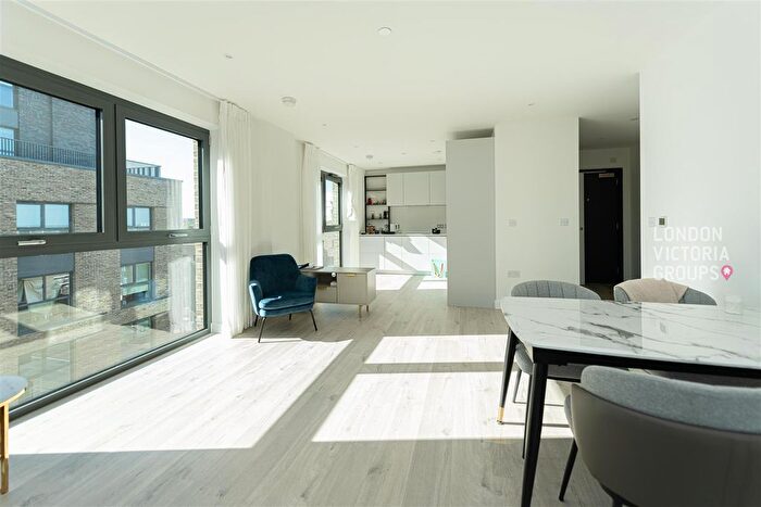 2 Bedroom Flat To Rent In Darter House, Anax Street, London, N4