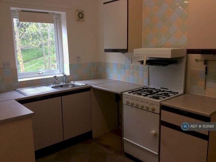 1 Bedroom Flat To Rent In Crosland Moor, Huddersfield, HD4