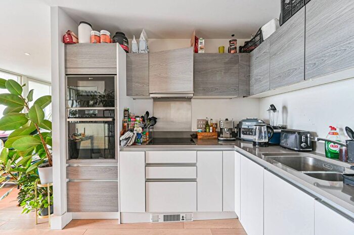 1 Bedroom Flat To Rent In Robsart Street, Stockwell, London, SW9