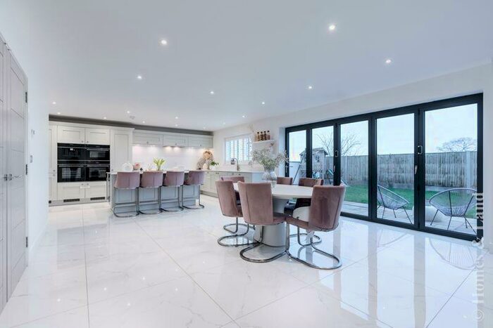 6 Bedroom Detached House For Sale In Glebe Farm Close, Filby, NR29