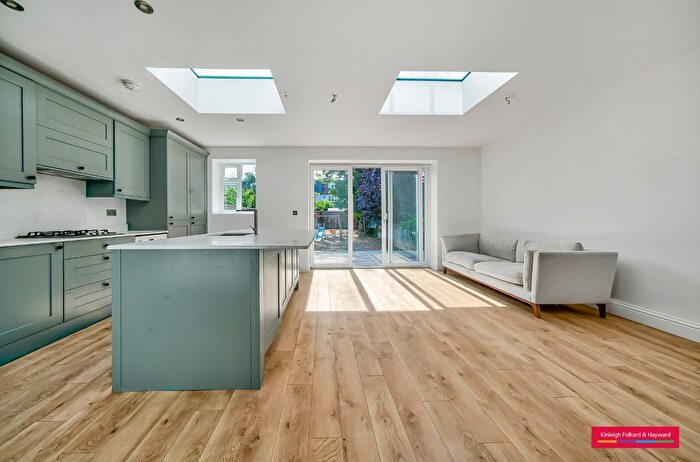 3 Bedroom Semi-Detached House To Rent In Petworth Road, London, N12
