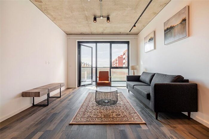 1 Bedroom Flat To Rent In Lawrence Road, Seven Sisters, N15