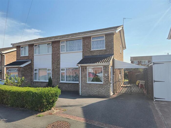 3 Bedroom Semi-Detached House For Sale In Cedar Drive, Ibstock, Leicestershire, LE67