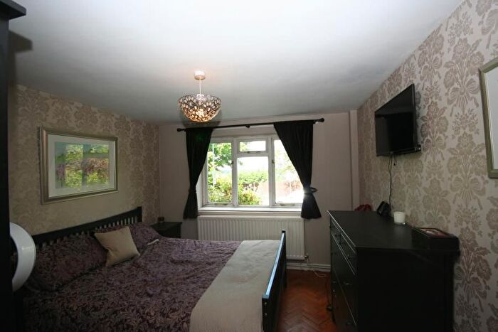 2 Bedroom Flat To Rent In Beverley Gardens, Wembley, HA9