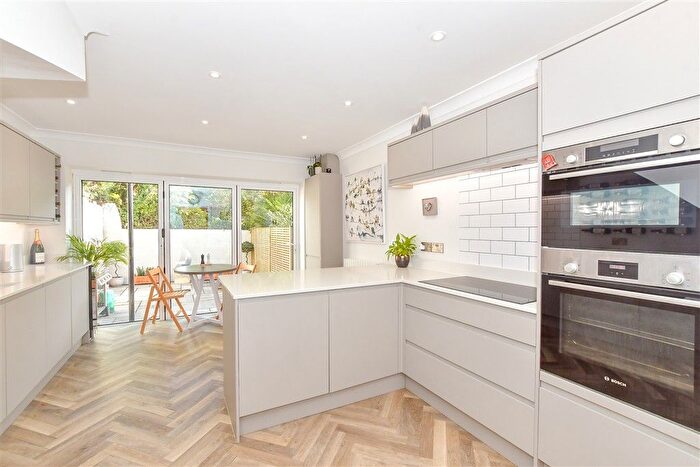 3 Bedroom Town House For Sale In Brewery Hill, Arundel, West Sussex, BN18