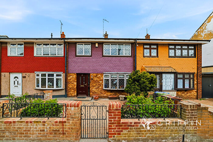 3 Bedroom Terraced House For Sale In Ellerman Road, Tilbury, RM18