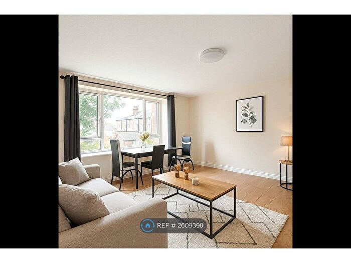 3 Bedroom Flat To Rent In Macfarlane Road, London, W12