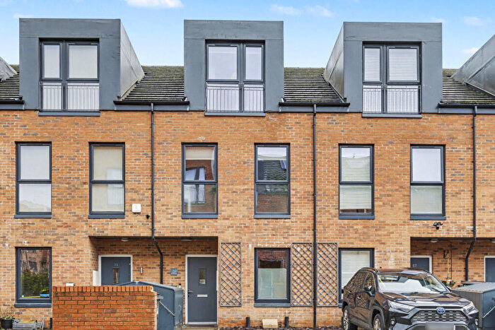 3 Bedroom House For Sale In Canning Square, Enfield, EN1