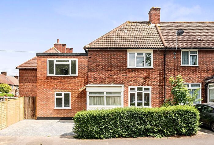 4 Bedroom Detached House For Sale In Canterbury Road, Morden, SM4