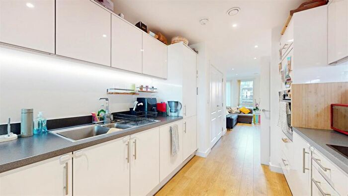 2 Bedroom Apartment For Sale In Southmere House, Highland Street, Stratford, E15