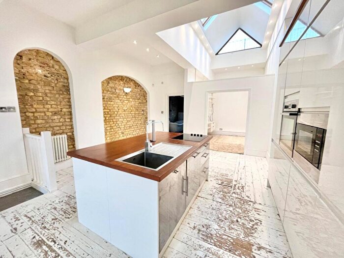 2 Bedroom Apartment To Rent In Princes Street, Southend-on-Sea, Essex, SS1