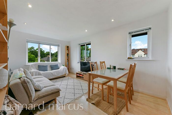 2 Bedroom Flat To Rent In Broomhill Road, London, SW18