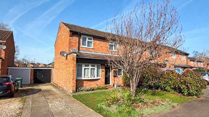 3 Bedroom Semi-Detached House For Sale In Avon Crescent, Bicester, OX26