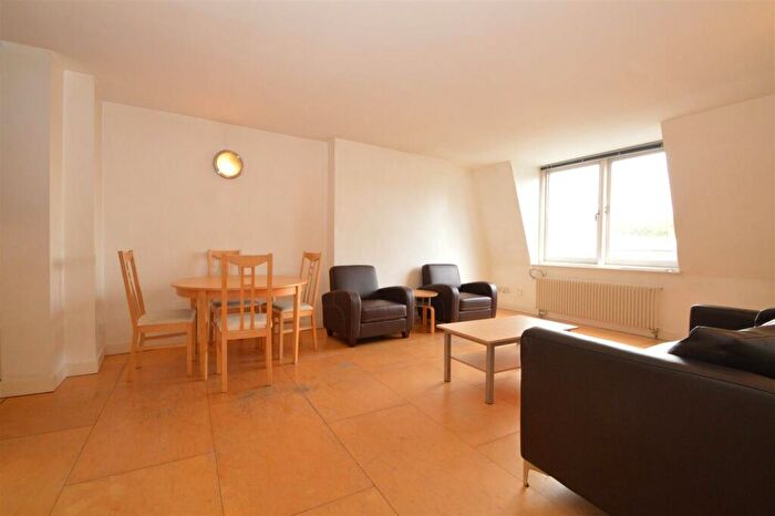 2 Bedroom Apartment To Rent In Goswell Road, Clerkenwell, EC1V