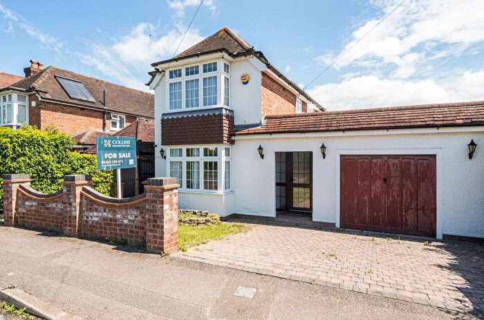 3 Bedroom Detached House For Sale In Bryanstone Avenue, Guildford, GU2