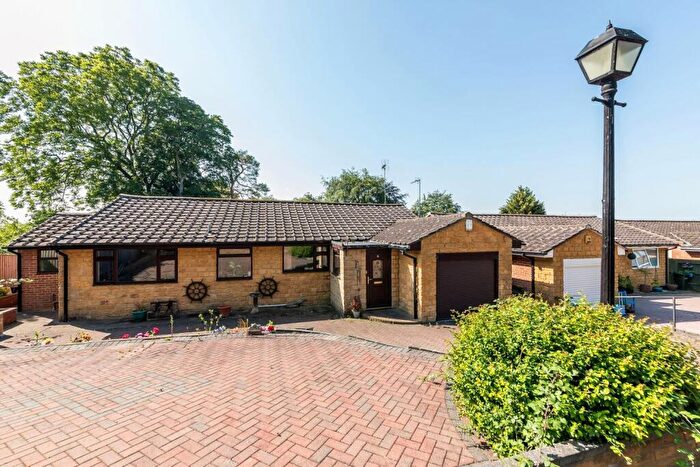 3 Bedroom Detached Bungalow For Sale In Dorchester Grove, Banbury, OX16