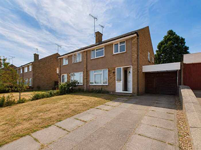 3 Bedroom House To Rent In Westwood Avenue, Hitchin, Hertfordshire, SG4