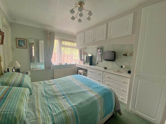 3 Bedroom Detached Bungalow For Sale In Kenchester, Bancroft, Milton Keynes, MK13