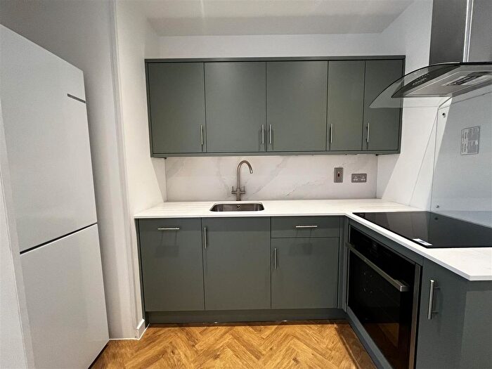 2 Bedroom Flat To Rent In Brixton Hill, London, SW2