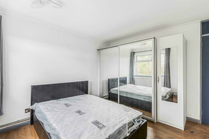 2 Bedroom Flat To Rent In Chertsey Court, Mortlake, SW14
