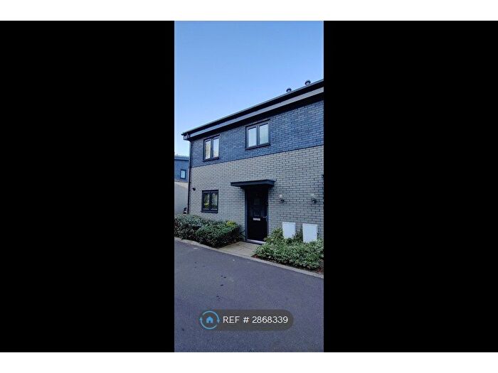 3 Bedroom Semi Detached House To Rent In Florence Close, Brentwood, CM13