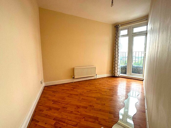 4 Bedroom Flat To Rent In Willesden, NW10