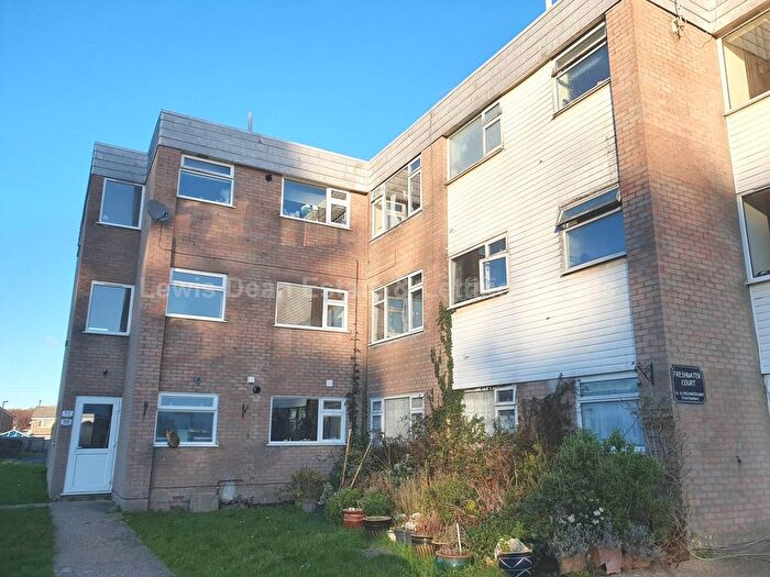 2 Bedroom Flat To Rent In Freshwater Drive, Poole, Dorset., BH15