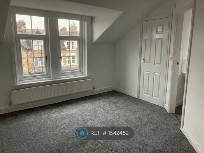 3 Bedroom Flat To Rent In Kings Road, Harrogate, HG1