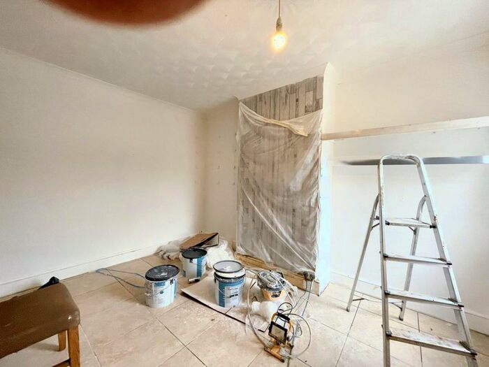 2 Bedroom Flat To Rent In Newhall Street, Swindon, SN1