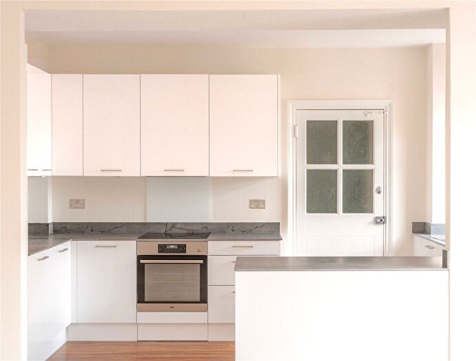 2 Bedroom Flat To Rent In Esmond Court, Thackey Street, Kensington, W8