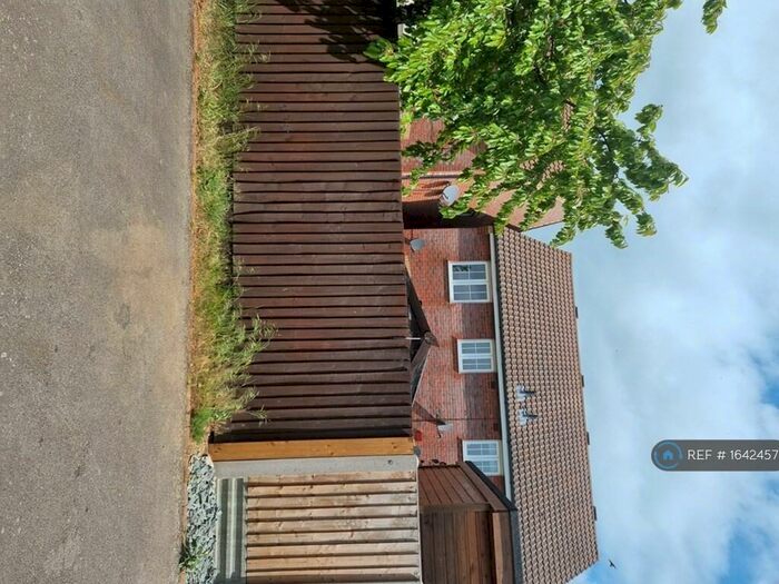 3 Bedroom Semi-Detached House To Rent In Miller Close, Bedford, MK41