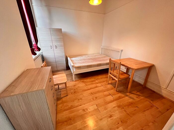 Studio To Rent In Brecknock Road, London, N19