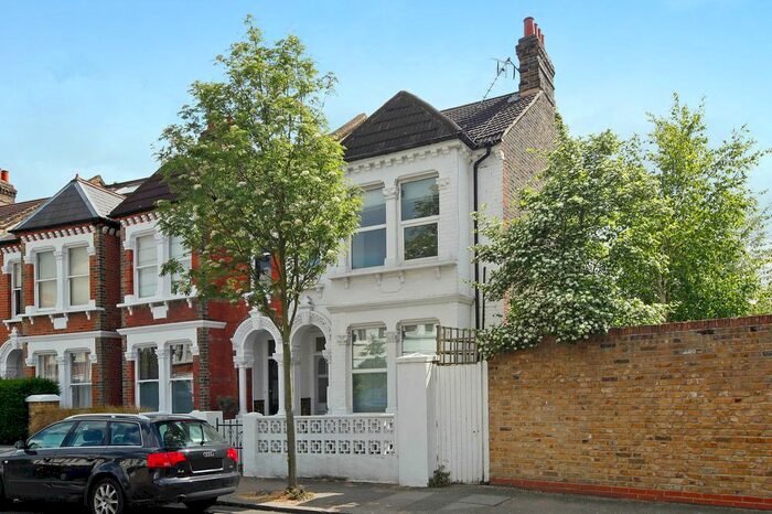 2 Bedroom Flat To Rent In Honeybrook Road, London, SW12