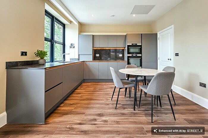 2 Bedroom Apartment To Rent In Windsor Court, Clarence Drive, HG1