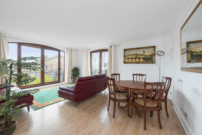 2 Bedroom Flat To Rent In Sanderling Lodge, Star Place, City Quay, London, E1W