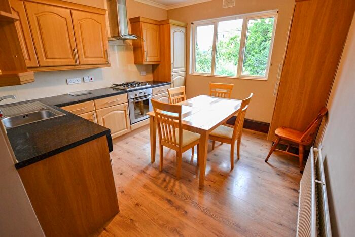 2 Bedroom Flat To Rent In Crewys Road, London, NW2