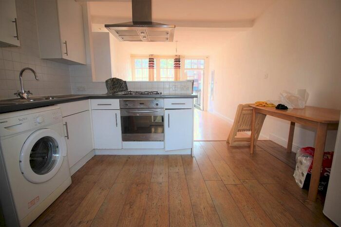 Studio To Rent In Wallwood Road, London, E11