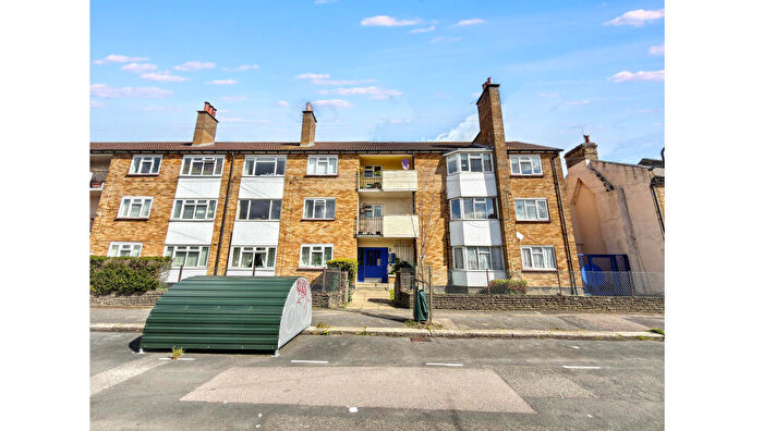 1 Bedroom Flat For Sale In York Road, Walthamstow, London, E17