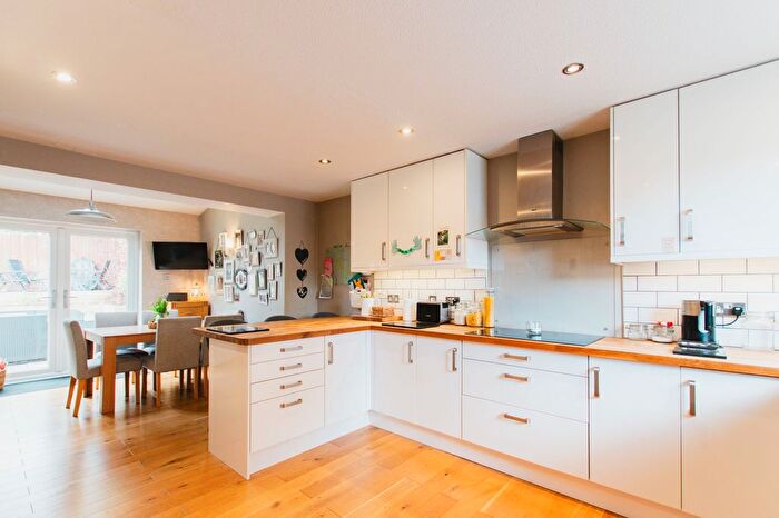 3 Bedroom Semi-Detached House For Sale In Quarry Close, Bloxham, OX15