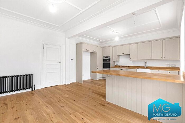 5 Bedroom Semi-Detached House To Rent In Pollard Road, Whetstone, London, N20